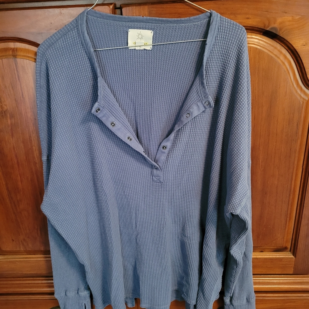 Aerie Offline blue/gray thermal thumb tab top, size XL